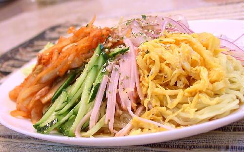 冷やし中華の発祥の地は仙台 タレも ごまダレにしてみたり 酢の代わりにレモン汁にしてみたり バリエーションはたくさんあります 絶対に美味しいご飯 深夜は危険