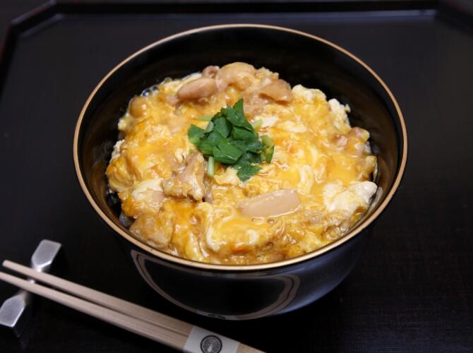 神楽坂の絶品親子丼 別亭 鳥茶屋 うどんすきで有名な鳥茶屋さんの別店舗です 絶対に美味しいご飯 深夜は危険